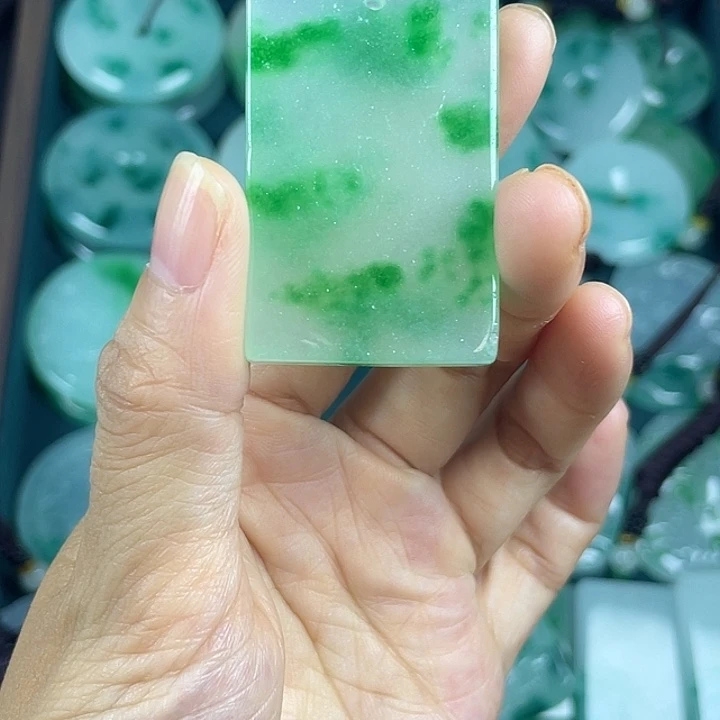 翡翠未镶嵌颈饰吊坠