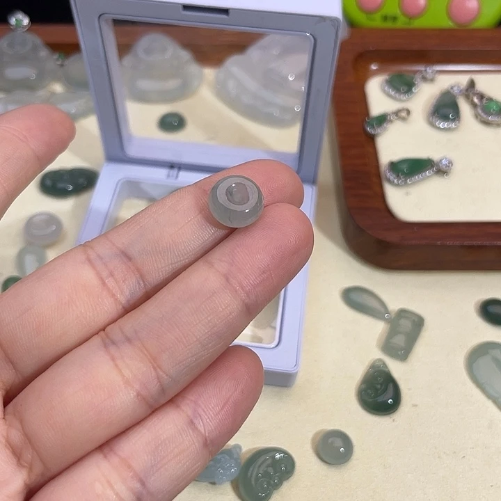 翡翠未镶嵌颈饰迷*翡翠。