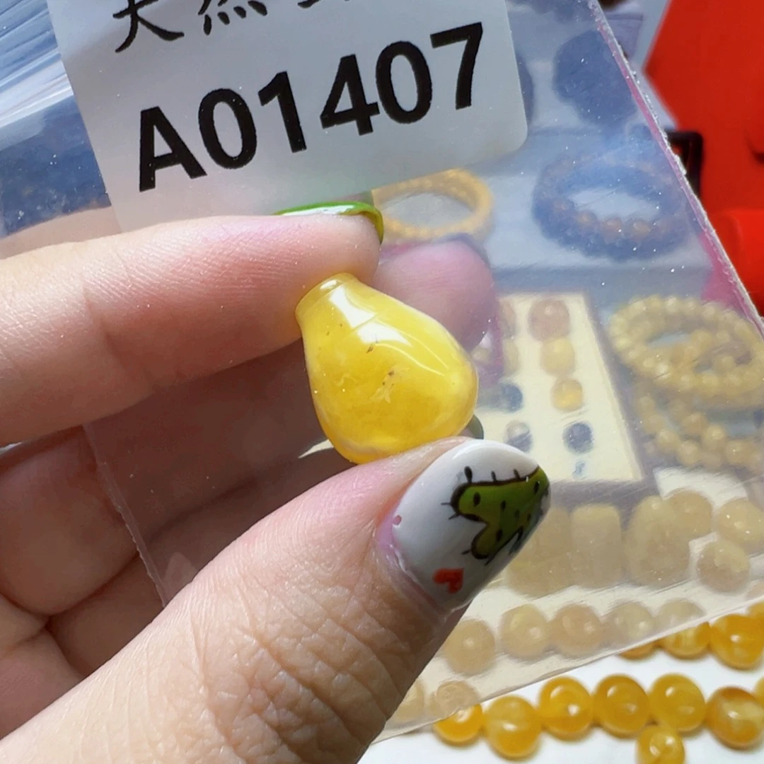 未镶嵌琥珀裸石1407号，12mm瑕疵