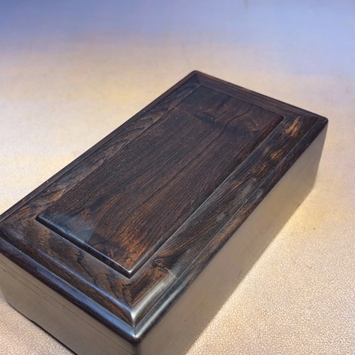 阳***蛰机关盒。