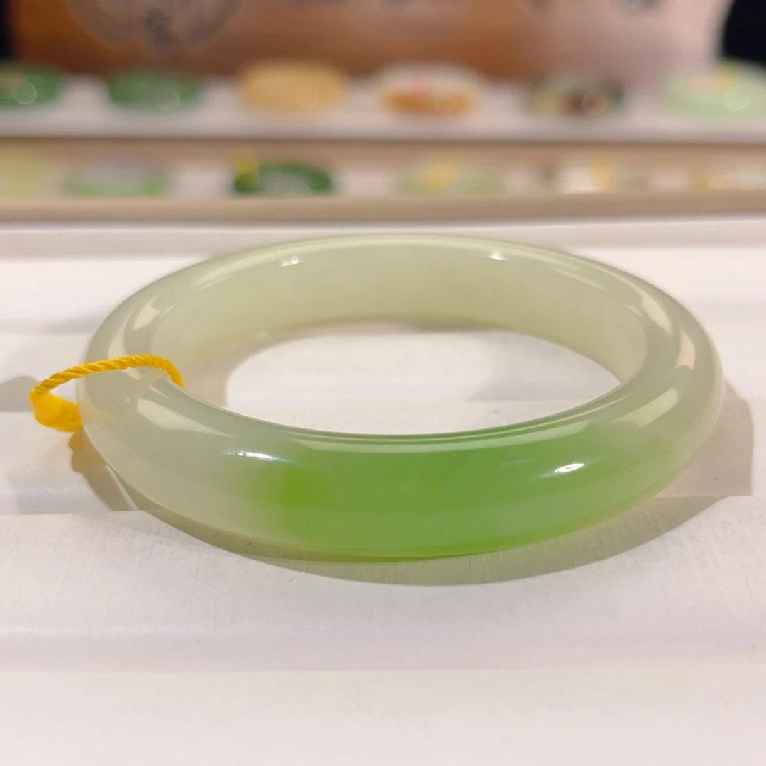 和田玉未镶嵌手镯白底翠青 浓翠