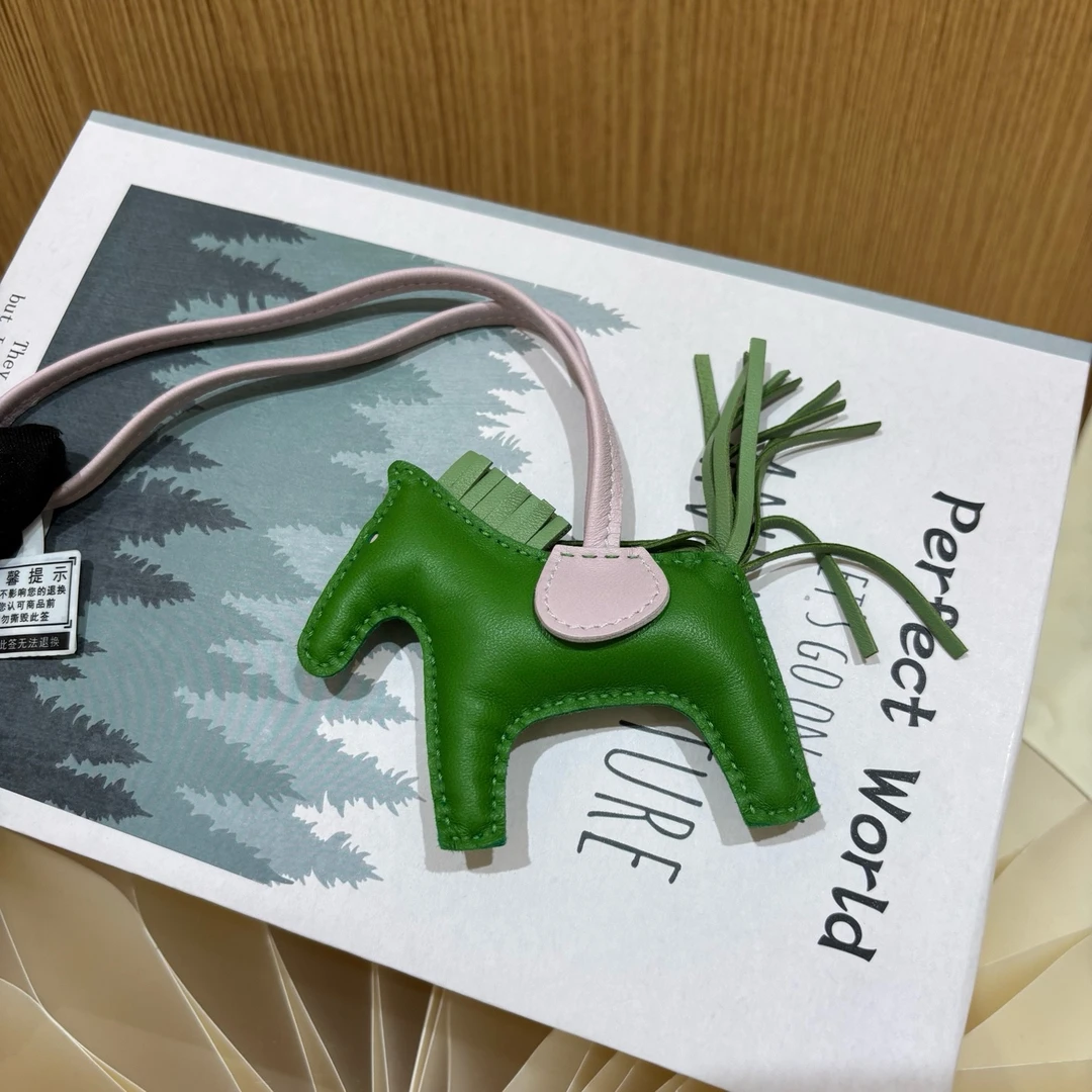 95新 Hermes/爱马仕 爱马仕 小马挂件 牛油果绿 8.3*7.2 B刻