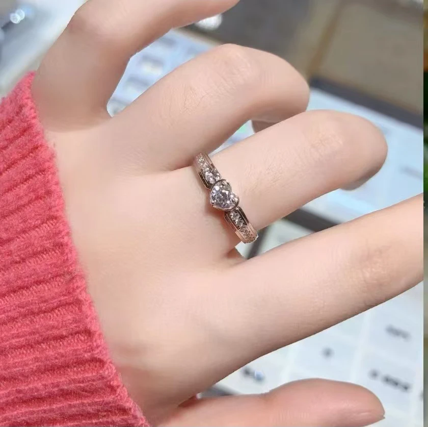 0.3CT臻爱女戒轻奢