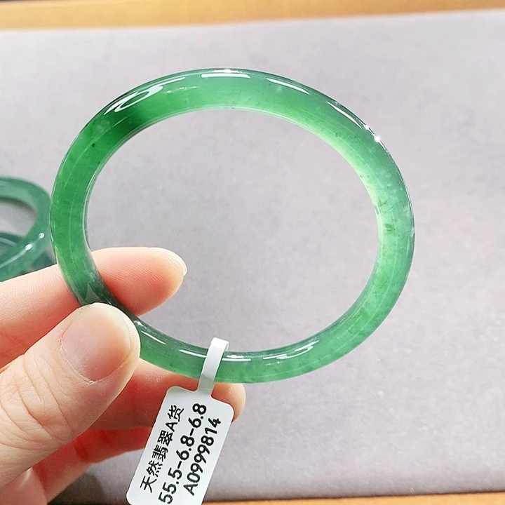 翡翠未镶嵌手镯（圆镯）