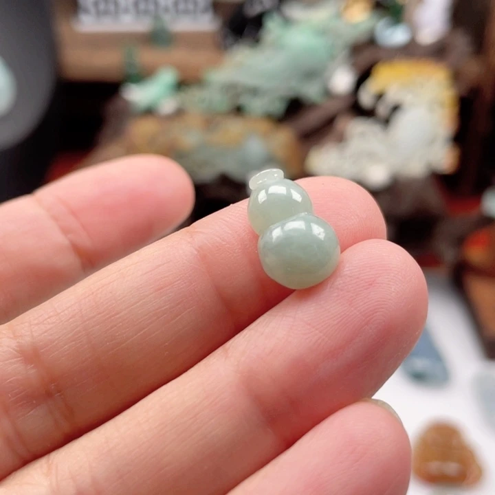 翡翠未镶嵌颈饰葫芦