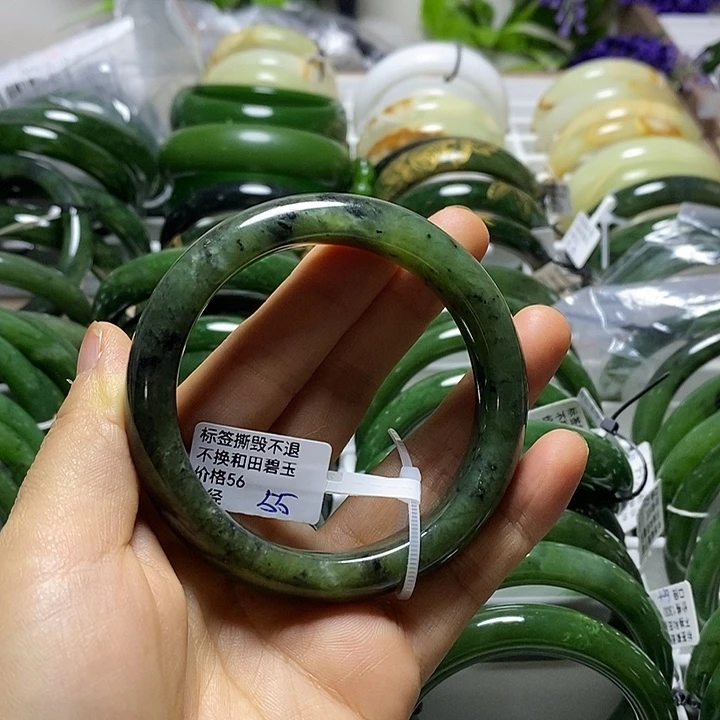 未镶嵌手镯和田玉（碧玉）正圈55有瑕