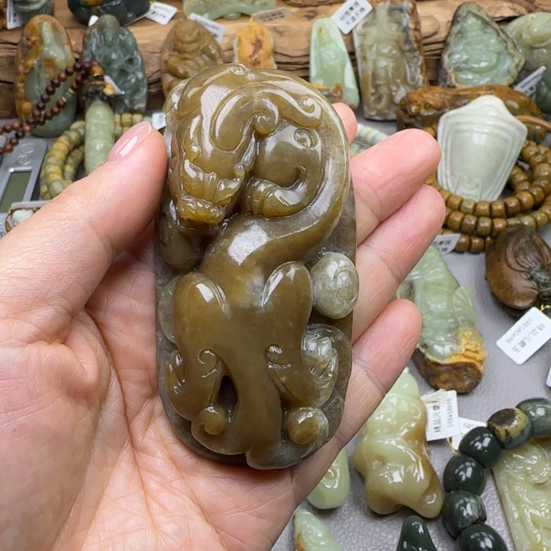 岫岩老玉（透闪石质玉）未镶嵌珠宝奇石