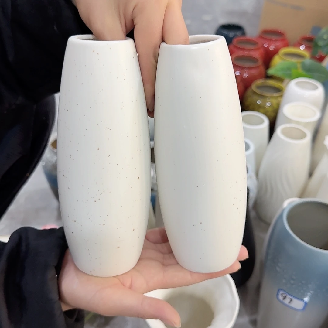 瓶两个小花瓶陶瓷高19厘米微瑕