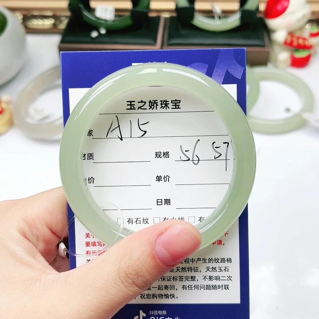 未镶嵌手镯和田玉牵****?