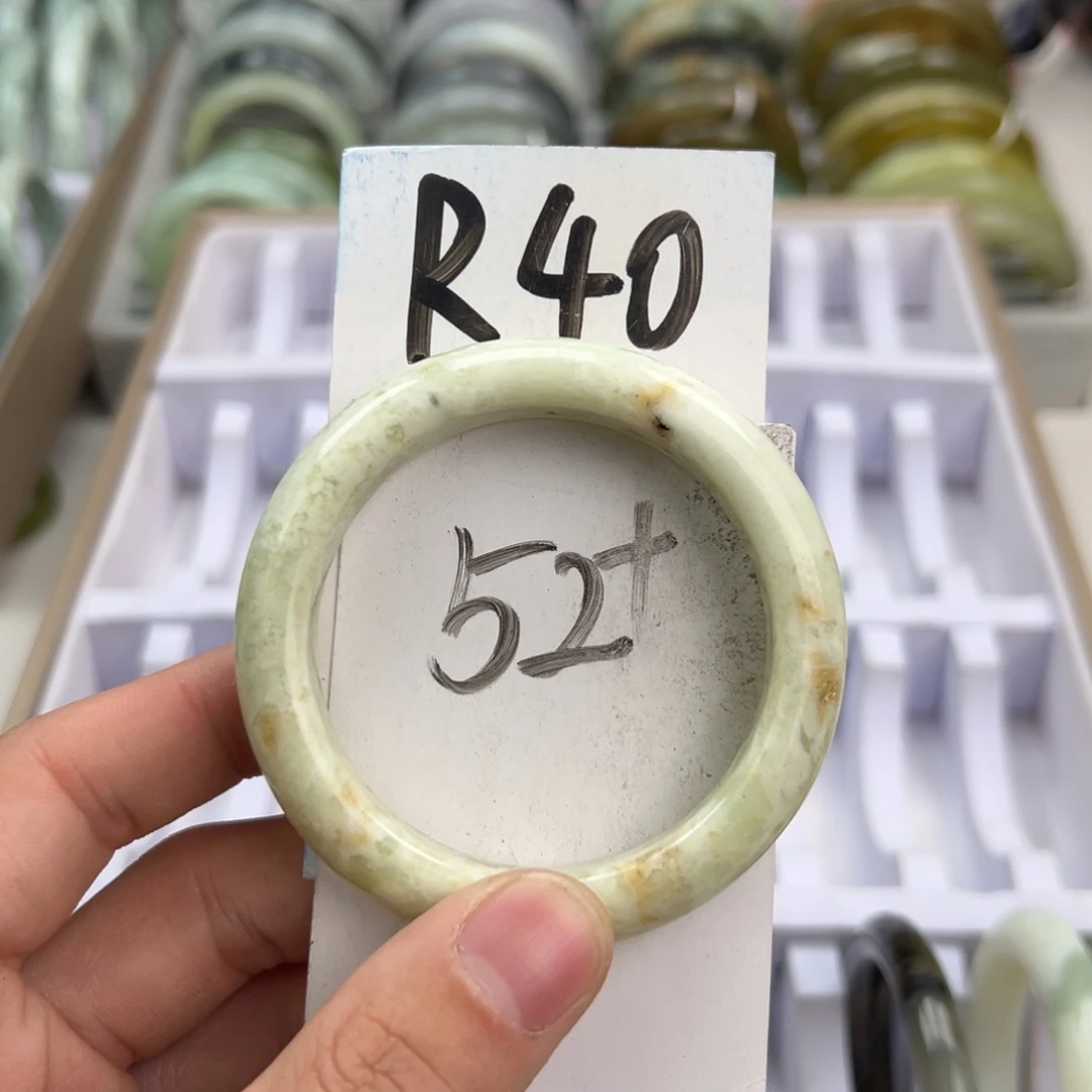 岫玉手镯未镶嵌天然岫玉微瑕，可以正常佩戴