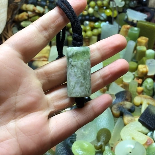 未镶嵌岫玉吊坠岫