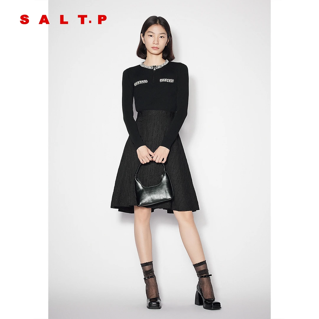 SALT.P可颜时尚黑色钉珠圆领高腰修身毛织拼接连衣裙2025春新款