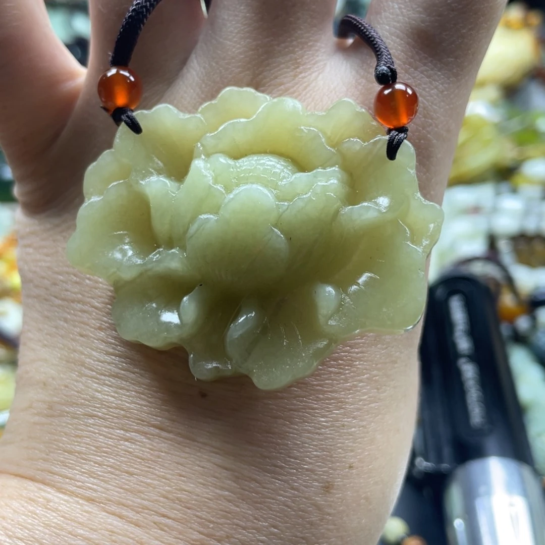 蛇纹石玉未镶嵌吊坠