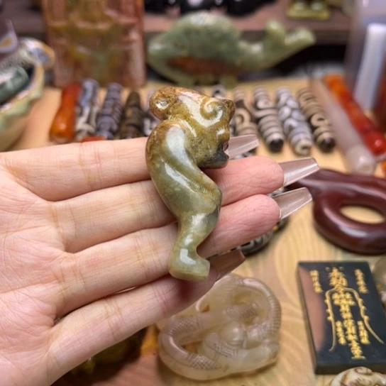 蛇纹石玉未镶嵌颈饰