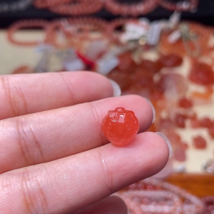 南红玛瑙未镶嵌草莓打孔备注1612