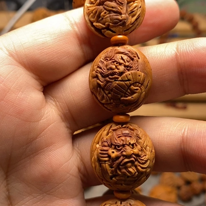 桃核雕刻钟馗手串