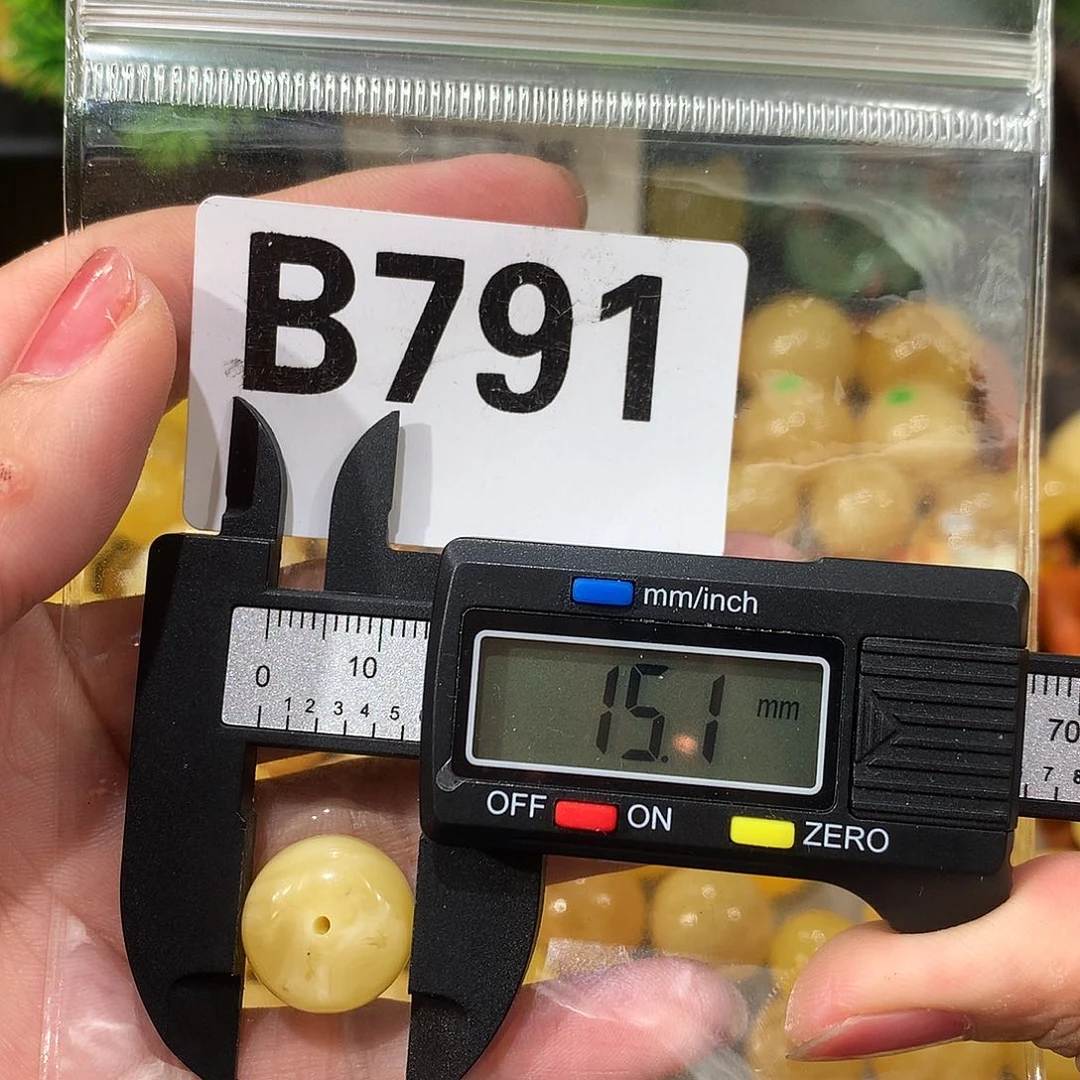 未镶嵌琥珀珠宝奇石
