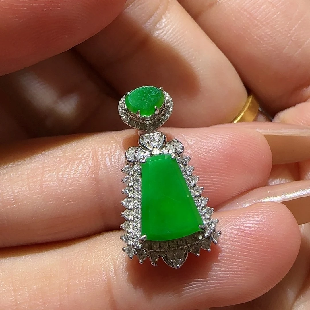 【闪购商品】颈饰18K金镶嵌翡翠天然