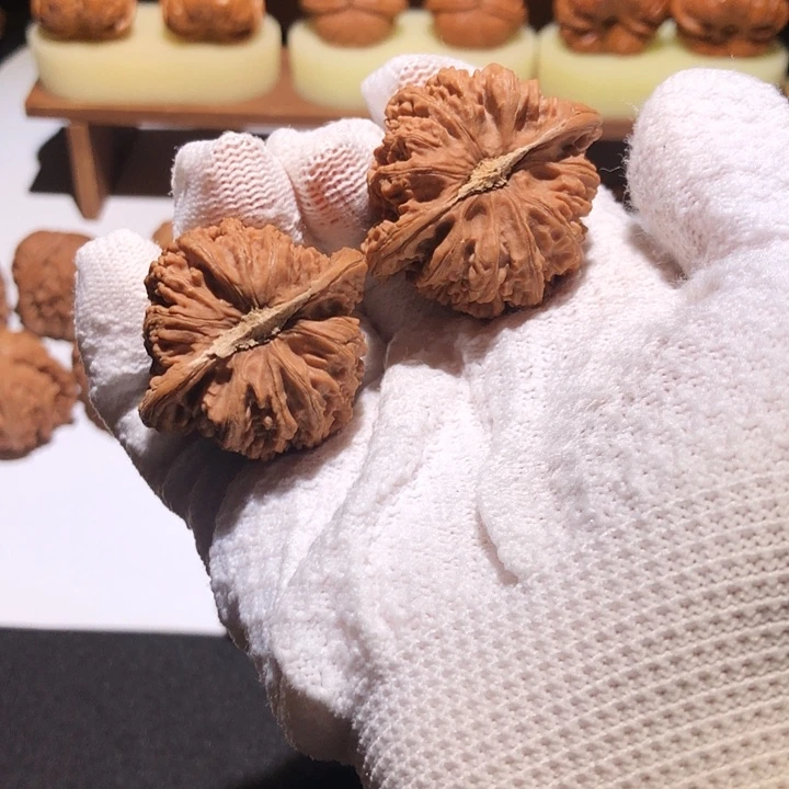 奔***巴文玩核桃把件密纹狮子头尺寸39+