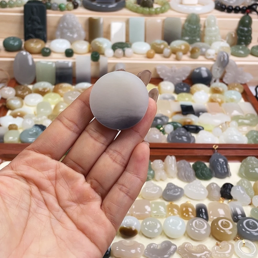 和田玉未镶嵌吊坠(赠链)