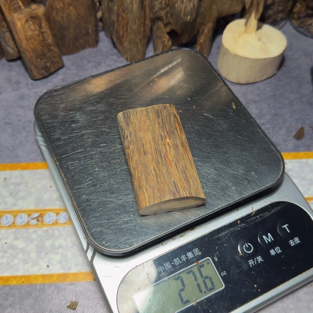 酒***神木天然虫漏素牌27.6克