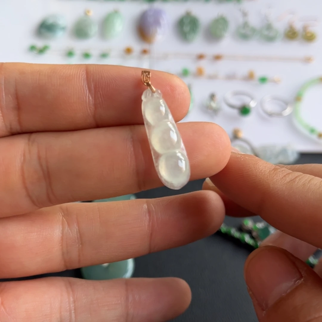 翡翠18K金镶嵌颈饰福利