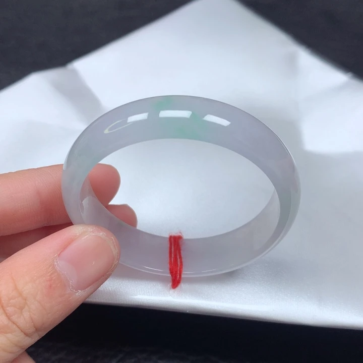 翡翠手镯未镶嵌45-46。