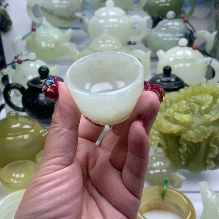 蛇纹石玉水杯未镶嵌