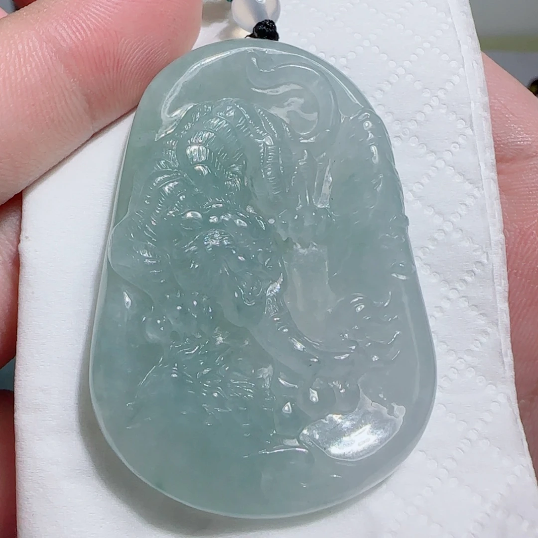 翡翠未镶嵌颈饰虎牌