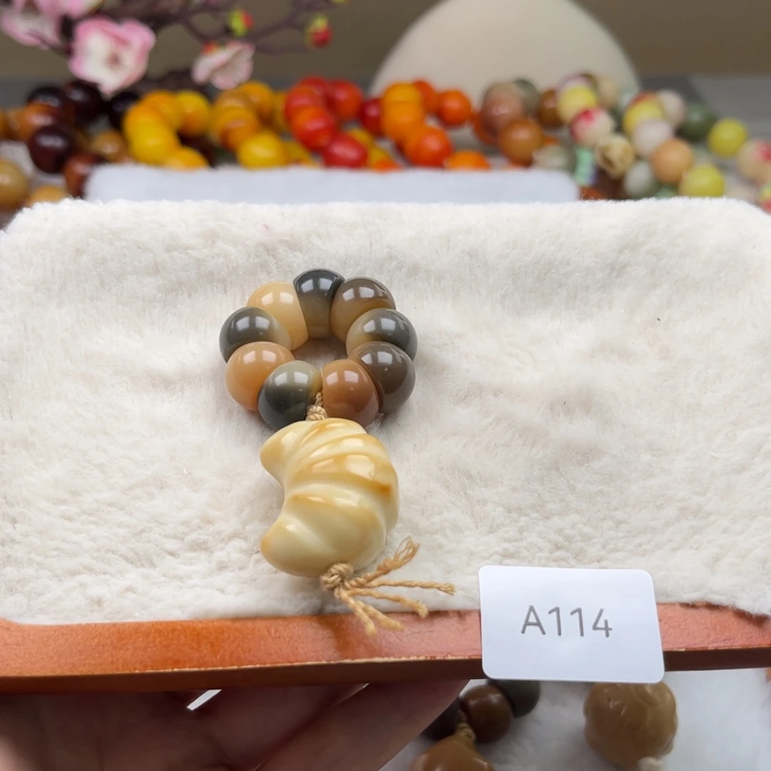 白玉菩提吊坠瑕a114蒜瓣手捻一串13-14m