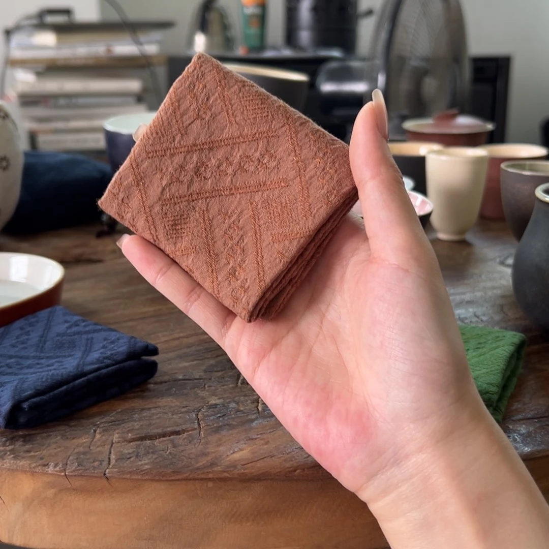 陶瓷。     陶瓷。