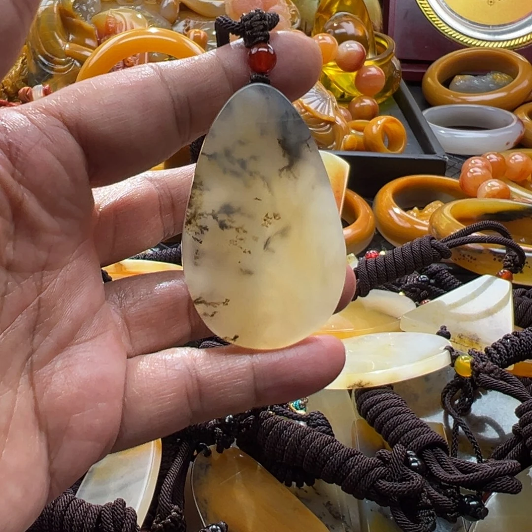 石英质玉未镶嵌颈饰