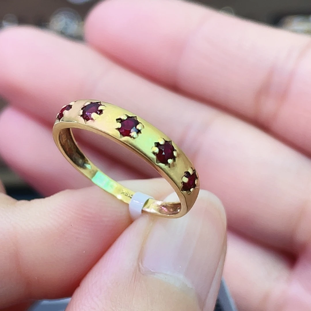 18K金镶嵌红宝石戒指0.90克拉鸽血红