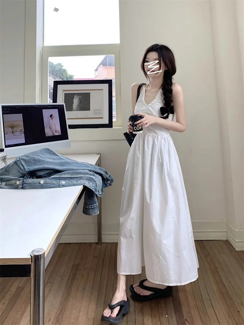 法式白色挂脖吊带连衣裙女夏季泰国仙气森系露背海边度假蓬蓬长裙