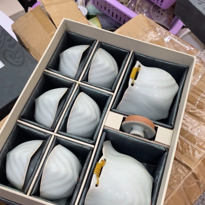 陶瓷艺术品和陶瓷艺术壶