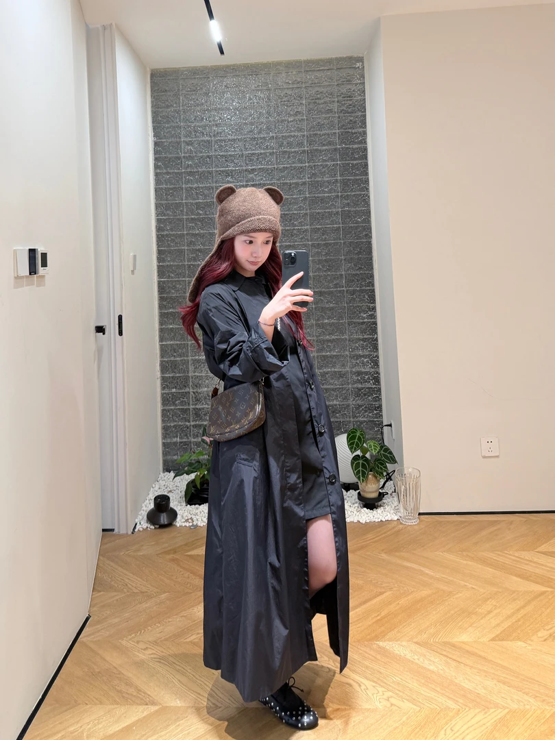 LL Online 25s 宅女勇敢宅基地松弛感美眉 纸片人风衣外套女长款