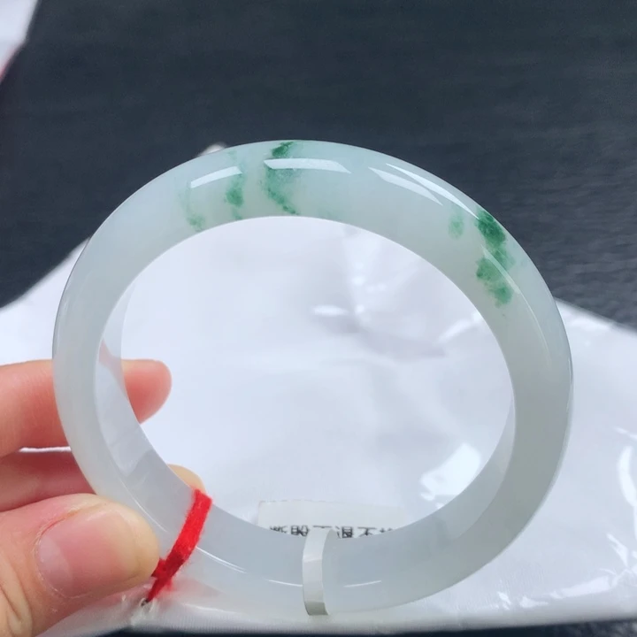 翡翠手镯未镶嵌56圈
