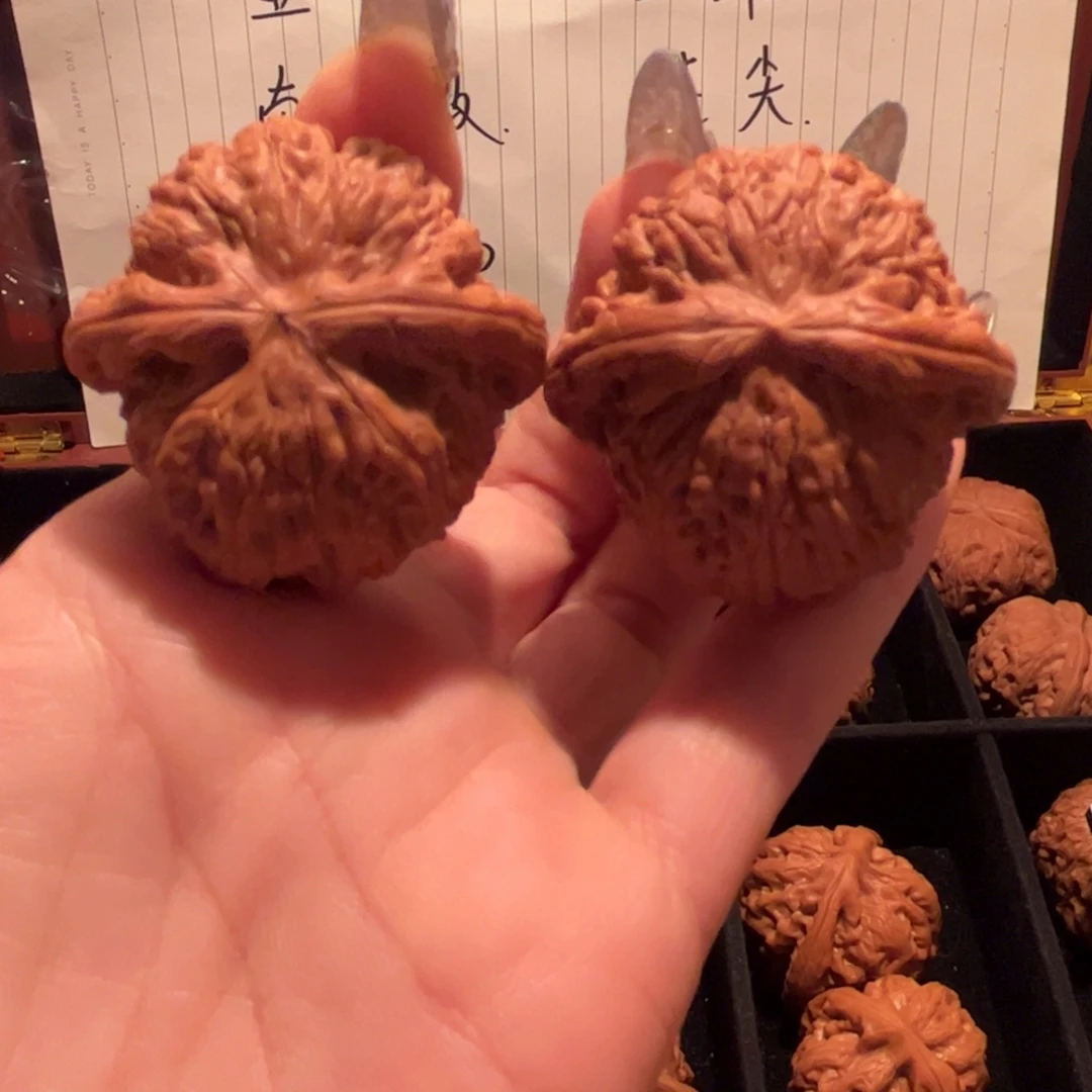 吊坠桃核闷白狮子