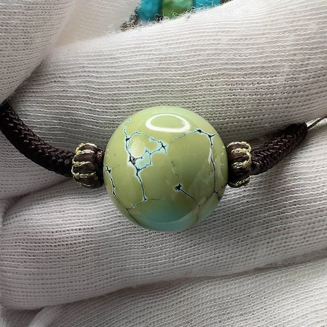 绿松石配饰未镶嵌?