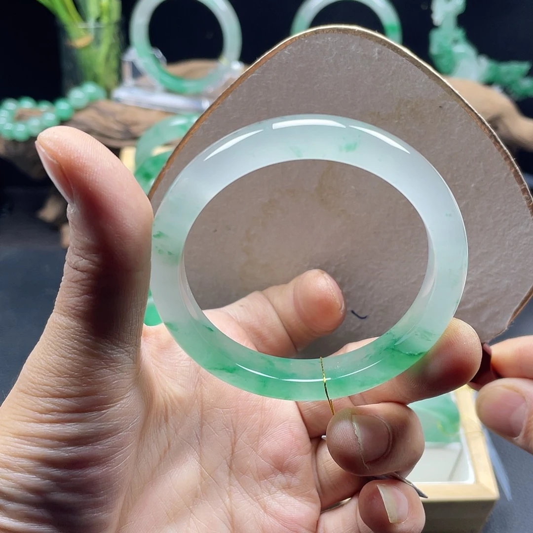 石英质玉（非洲翠）未镶嵌手镯