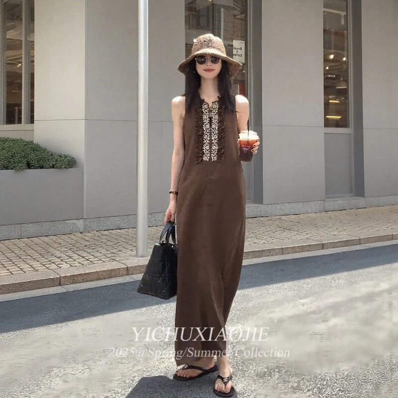 时尚洋气重工刺绣圆领无袖连衣裙女夏季新款高级感气质宽松背心裙