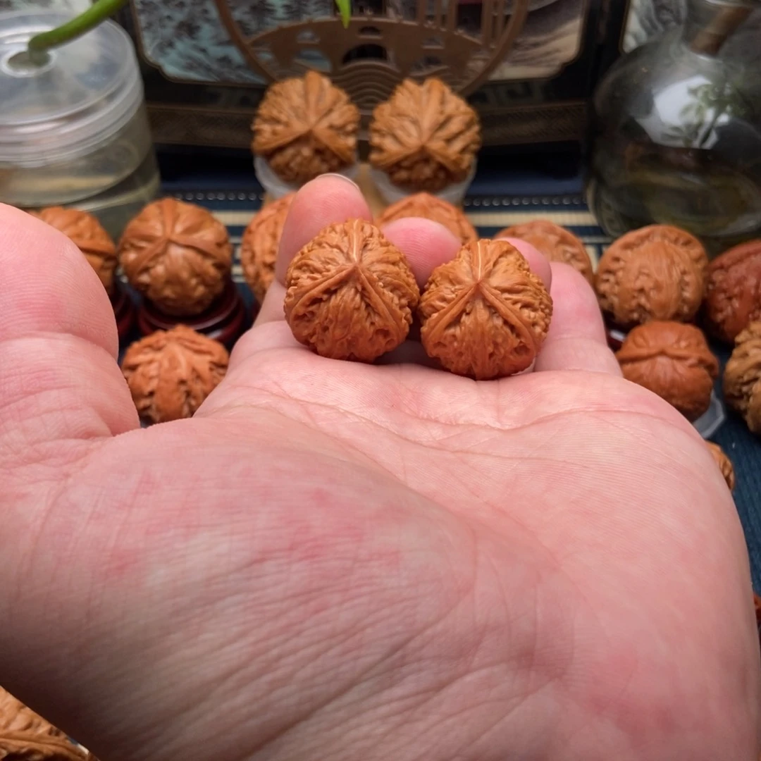 文玩核桃把件是***达手捻