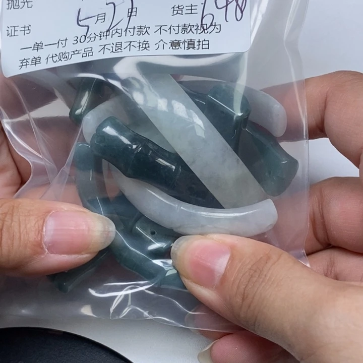 翡翠未镶嵌颈饰L****e翡翠吊坠