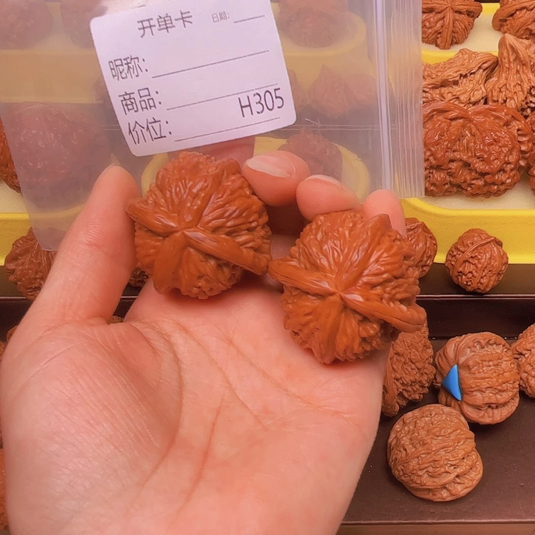 赵****文玩核桃吊坠四棱