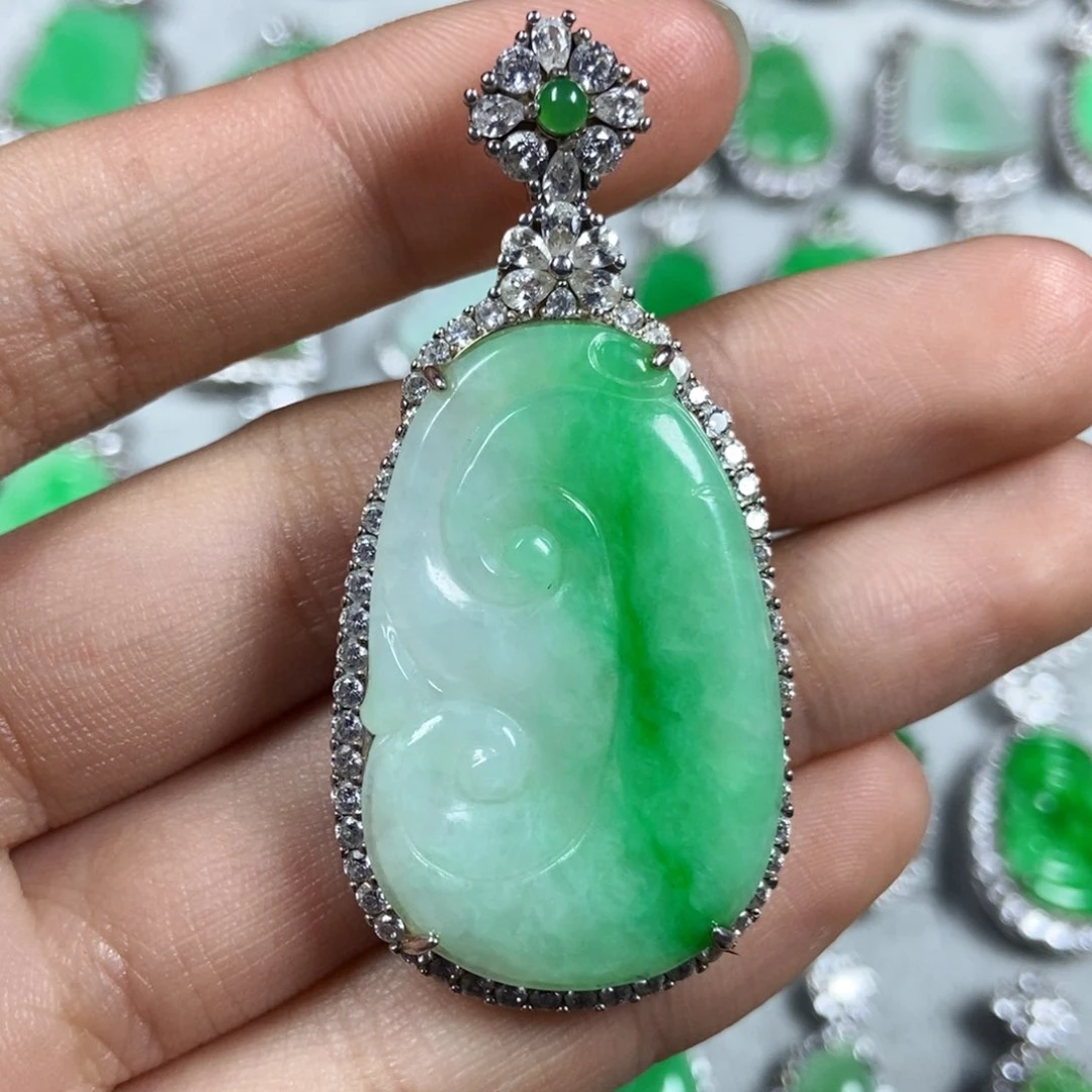 颈饰未镶嵌翡翠如意