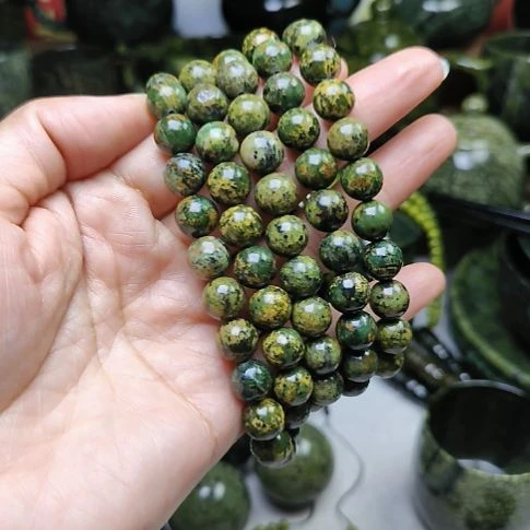 蛇纹石玉未镶嵌108颗卡10