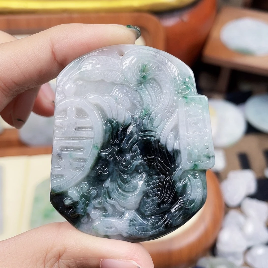 翡翠未镶嵌颈饰牌