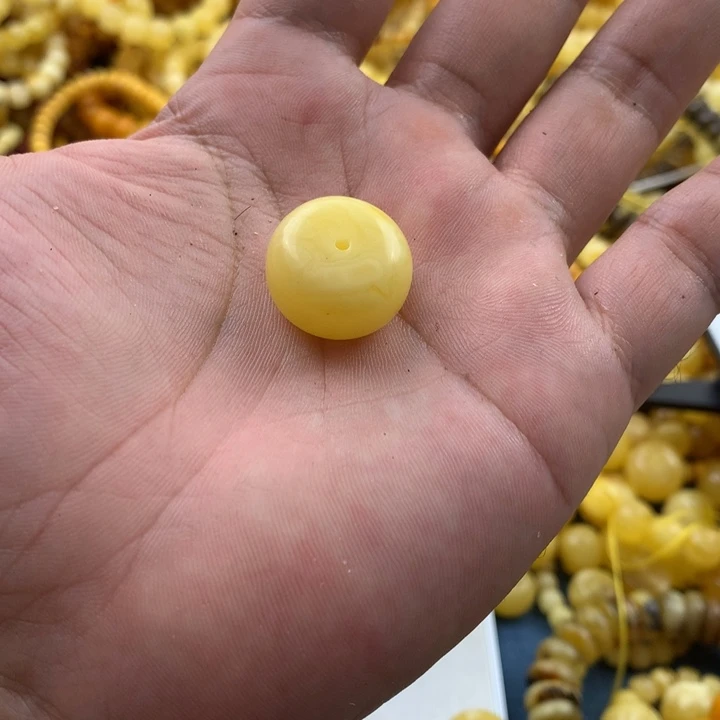 琥珀未镶嵌珠宝奇石小*子