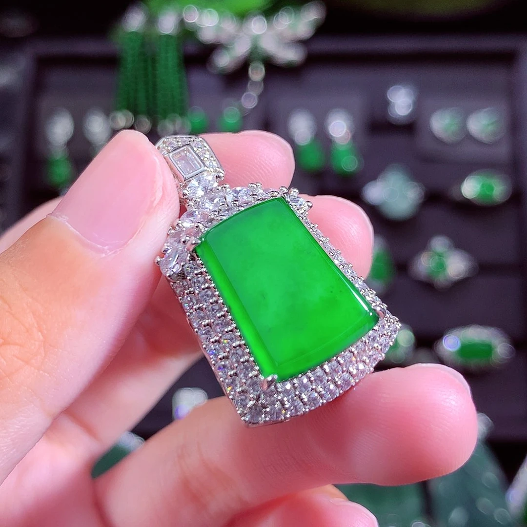 颈饰未镶嵌翡翠天然