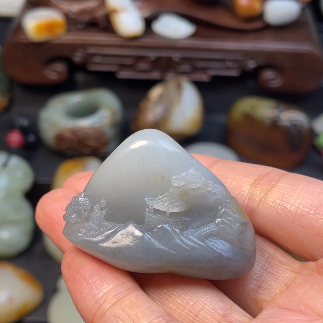 和田玉未镶嵌把件